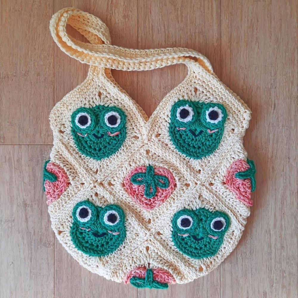 Crochet Tote Bag (Frogs & Strawberries)